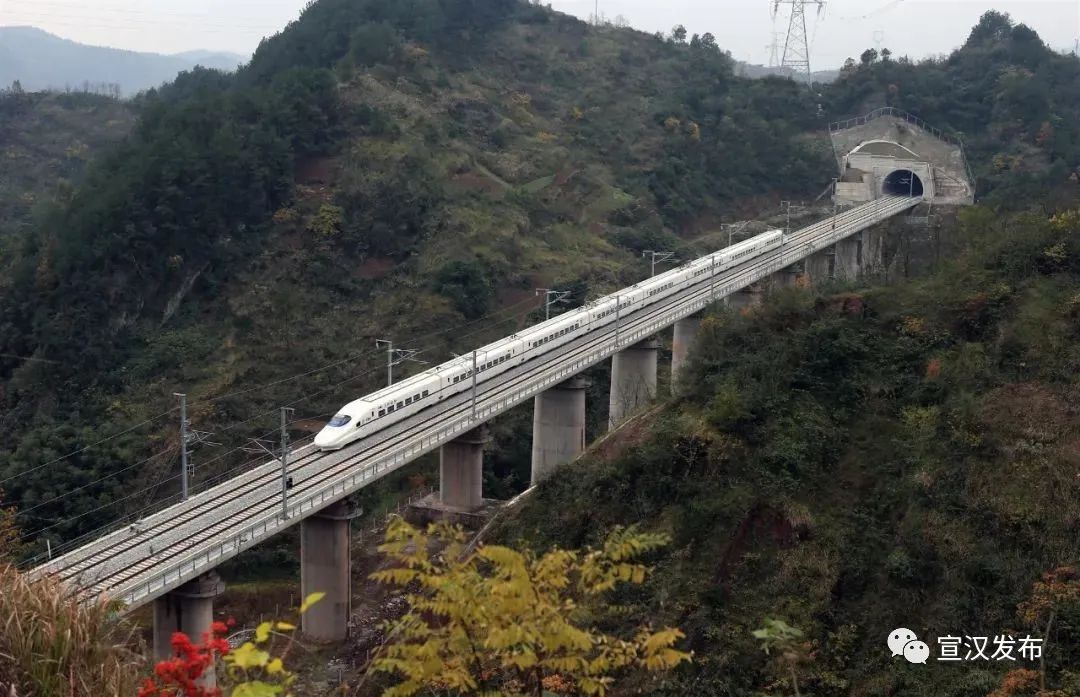 经宣汉,达州,大竹,广安及重庆的合川,北碚引入重庆铁路枢纽重庆西站