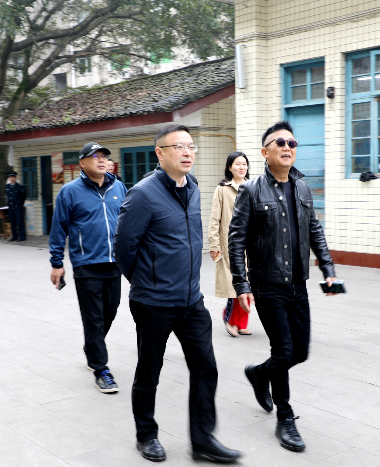 黄晓明校友回母校大竹中学参观交流