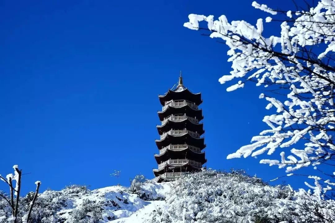 萬源八臺山滑雪場八臺山是達州最早開展滑雪項目的景區,獨特的自然