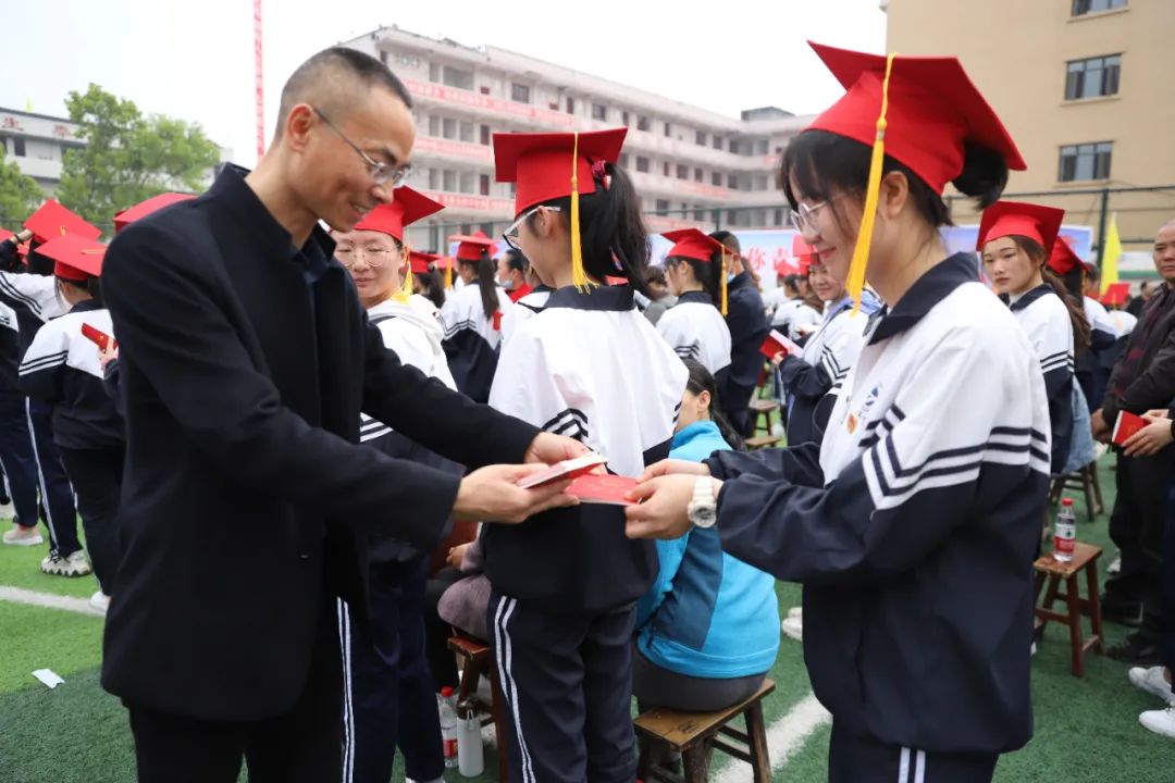 乘時代新風展鯤鵬之志大竹縣石河中學舉行2018級高三成人禮暨高考誓師