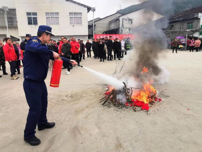 万源市石塘镇组织开展辖区九小场所消防应急演练