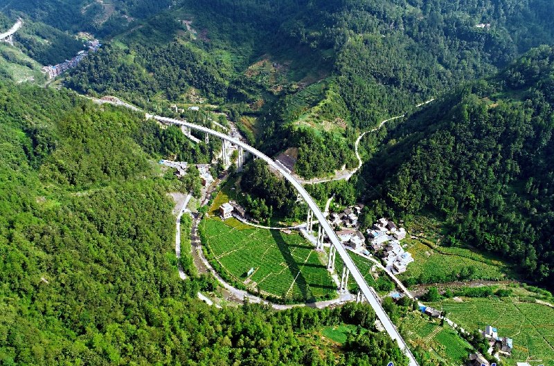 巴山大峡谷快速通道图片