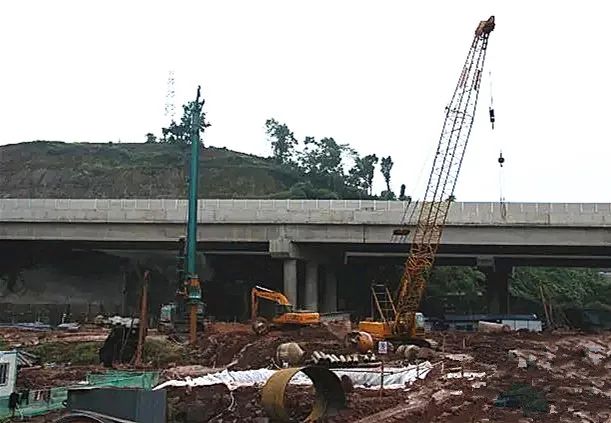 达川区正在建一个漂亮广场,有近1700个车位